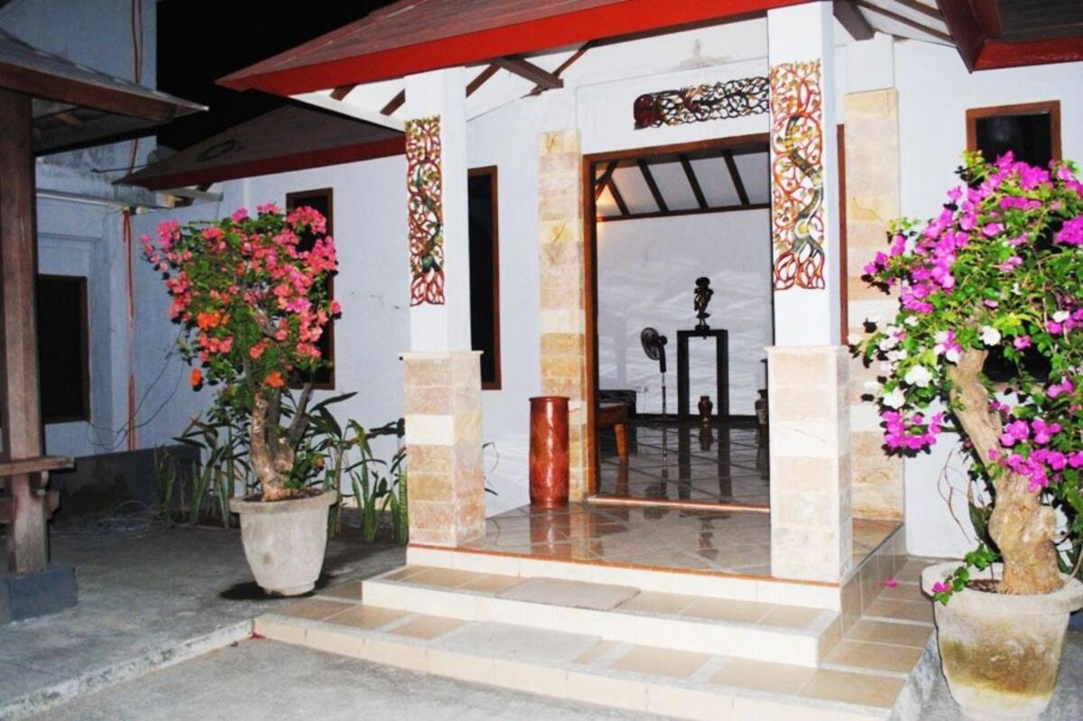 Lombok Beach Hotel Montongbuwoh Exterior foto